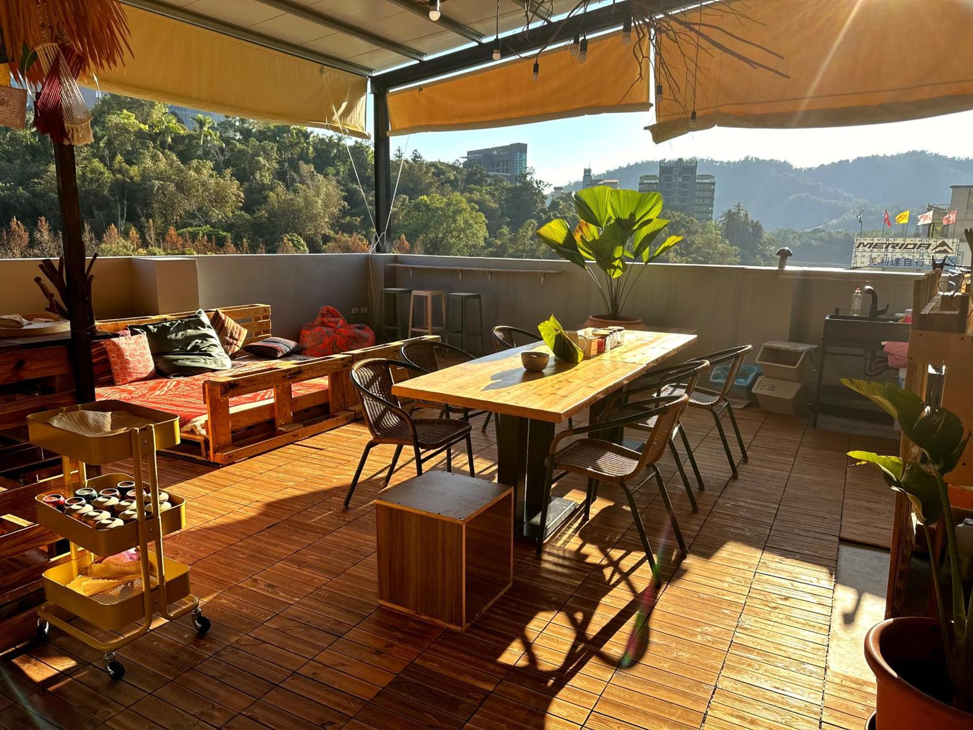 Dreamy Nomads Hostel日月潭背包客 魚池郷 エクステリア 写真
